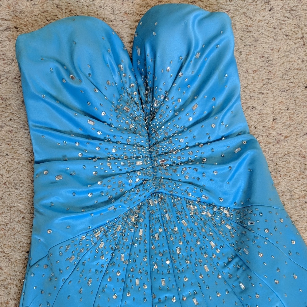 Beautiful Blue Gown😩😍